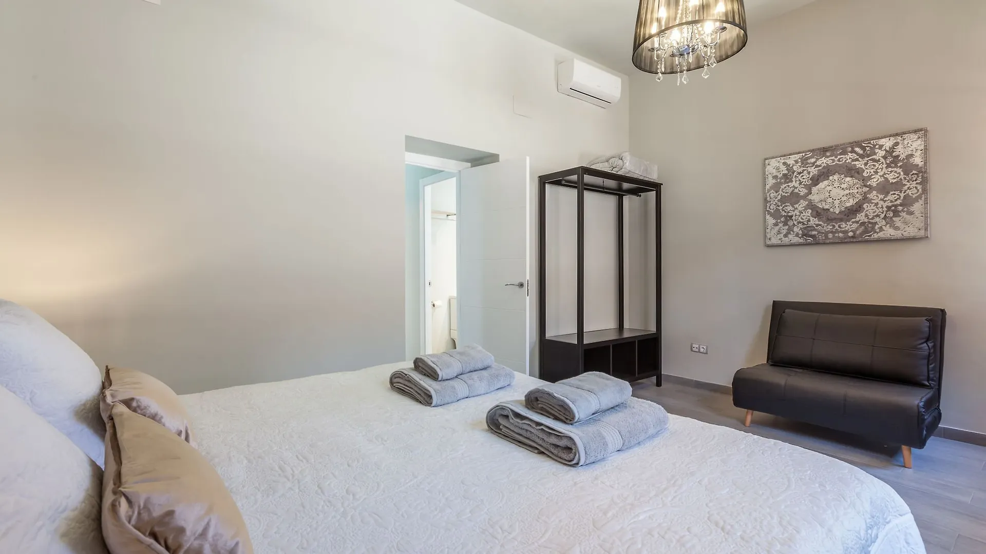 Green - Apartments Torre Del Oro B location